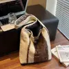 Estilo Coreano Nova Bolsa Tote de Ombro Plush Preguiçosa Versátil Frente e Verso Macia e Cera Estilo Japonês Cor Contrastante Bolsa de Estudante para Mulheres