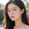 Gafas de lectura de lente única con montura dorada a la moda, exquisitas y elegantes, diseñadas para mujeres de mediana edad y mayores, con un aspecto juvenil