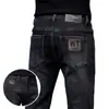 Jeans masculinos de alta qualidade em preto e cinza, calça skinny slim-fit justa com estampa de marca da moda, estilo fino e respirável para o verão de 2026