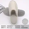 Pantuflas desechables de algodón y lino con base antideslizante para hotel Artículos de tocador desechables para hotel Personalización de pantuflas desechables para casa de huéspedes
