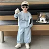 Conjunto de dos piezas de moda para niños 2026 nuevo elegante ropa infantil bebé estilo coreano deportivo traje de primavera