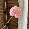 Ornamentos para Quarto de Casamento Flores de Simulação Vermelho Festivo Arranjo de Casamento Avançado Arranjo Floral de Casamento Balde de Abraço Flores Artificiais Floricultura de Simulação