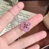 El Nuevo Collar con Colgante de Trébol de Cuatro Hojas de Xiaohongshu está Incrustado con Circonita de Colores, Diseño Estilo Dopamina y Exquisita Cadena para Clavícula