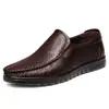 Sapatos Sociais Masculinos Slip-On Primavera e Outono, Couro Bovino de Primeira Camada, Versáteis Respiráveis Casuais Couro Sapatos de Dirigir 8823