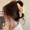 Presilha de cabelo estilo vintage que não danifica os fios, na cor café com toque de luxo, presilha de tubarão de pelúcia, acessório de cabelo fofo e doce para penteados presos.