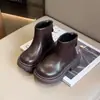 Botas para niñas, botas Martin, nuevo estilo otoño 2026, negras para niños, forradas de felpa, gruesas, zapatos grandes de algodón, botas cortas, botas de nieve cálidas