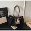 Bolso nuevo 2026, colección de otoño de moda, bolso de hombro de gran capacidad, diseño elegante y sofisticado, perfecto para los desplazamientos diarios de las mujeres