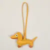 Llavero Colgante Perro Salchicha Venta al por Mayor Dibujos Animados Bolso para Mascotas Llavero de Coche Funda de Teléfono Adorno de Cuero