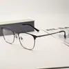 Gafas elegantes y geniales de media montura para hombre, con bloqueo de luz azul y lentes ajustables, que ofrecen un look sofisticado y juvenil, y cuentan con una montura de titanio ultraligera que hace que el rostro parezca más pequeño