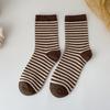 Meias listradas meias infantis de comprimento médio mocha outono e inverno meias estilo japonês estilo coreano primavera e outono vintage ins estudantes da moda