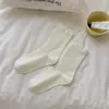 Calcetines Blancos Versátiles para Principios de Otoño, Calcetines sin Costuras para Maternidad, Calcetines Casuales Holgados, Calcetines de Color Sólido de Moda para Niñas, Serie Blanca