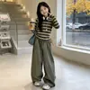 Conjunto de Otoño para Niña 2026 Nuevo Estilo Coreano Conjunto de Dos Piezas de Manga Larga a Rayas y Pantalones de Estilo Guadaña para Bebé Niña Primavera y Otoño