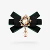 Broche de Terciopelo Retro Europeo y Americano Personalizado con Lazo, Flor de Encaje y Decoración de Cuello Estilo Chanel