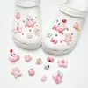Decoraciones de zueco de dibujos animados abeja linda piña accesorios DIY hebillas de zapato dijes para zapatos versátil transfronterizo en stock al por mayor