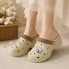 Nuevos zuecos cómodos de suela gruesa en bloques de color con una sensación de "caminar sobre heces", populares zapatos casuales de plataforma alta de verano para mujer, cómodos, antideslizantes, adecuados para usar al aire libre.