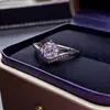 Temperamento Europeu e Americano Clássico Estrangeiro Anel de Moissanita Americana Imitada com Oito Corações e Oito Flechas 2 Quilates em V Super Brilhante Anel de Casamento para Mulheres