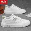 Zapatos Casuales Blancos HuiLi para Hombre Suela Plana Caña Baja Zapatos de Skate Modernos Versátiles Moda Zapatos de Hombre Otoño 2026 Nueva Llegada