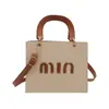 Bolso Cuadrado Pequeño Casual de Moda para Llevar en la Mano 2025 Nuevo Bolso de Hombro Casual con Letras de Alta Gama Bolso Bandolera Versátil y Moderno
