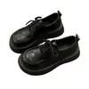 Sapatos femininos de couro estilo JK versáteis de sola grossa, novo modelo outono 2026, tênis casuais com cadarço para aumentar a altura para mulheres estudantes