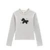 Camiseta blanca y gris para mujer, cuello redondo, hombros caídos, manga larga, nuevo estampado de pony de dibujos animados para primavera y otoño, corte ajustado, versátil, camiseta básica