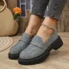 Comércio Exterior Primavera e Outono Novos Sapatos de Couro Pequenos Slip-On Estilo Britânico para Mulheres Mocassins Casuais Versáteis com Solado Grosso Retrô