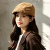 Nueva gorra de estilo newsboy de ante y terciopelo suave para otoño e invierno, para hombres y mujeres, gorra versátil de calle retro británica