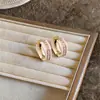 Aretes redondos de circonita chapados en oro real de 18 quilates, lujo ligero, moda de alta gama, aretes exquisitos con un diseño de nicho