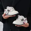 Zapatillas blancas de dibujos animados Hello Kitty para niñas, nueva colección otoño 2026, mocasines de suela gruesa, zapatos casuales deportivos, estilo lindo