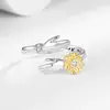 Explosiones Transfronterizas Anillo Giratorio de Girasol Ajustable de Plata con Diamante Simple Estilo Mori Manos Abrazando Anillo para Dedo