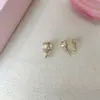 Pendientes de Clip Estilo Francés Flor de Rosa para Mosquitos para Niñas, Temperamento Retro Suave, Diseño de Flor Tridimensional, Pendientes sin Perforar con un Toque de Alta Gama