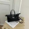 Bolso de mano tejido popular de nicho transfronterizo para mujer, nuevo modelo 2026, versátil, súper moderno, sensación de alta gama, bolso de hombro y cruzado