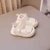 Sandálias de Bebê 2026 Verão Novo Estilo Sola Macia Antiderrapante Sapatos de Praia para Meninos Biqueira Fechada Anti-Chute Calçados para Crianças Pequenas
