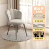 Silla de maquillaje cómoda y elegante para uso doméstico, perfecta para estar sentado durante largos períodos, con un diseño minimalista, taburete en forma de pétalo y un toque de lujo, ideal para el tocador de una habitación de niña