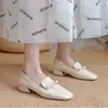 Sapatos de Salto Baixo Wanwan Feng 2026 Outono Novo Estilo Slip-on Pequenos Sapatos de Couro para Combinar com Saias Salto Bloco Solado Macio Não Cansam o Pé Mocassins Femininos