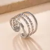 Anillo Popular de Acero Inoxidable Resistente al Desgaste Simple Moderno Diseño de Línea de Presión de Aceite Corona de Anillo Anillo para Dedo Fabricante