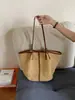 Bolso tejido estilo vacacional para mujer, nuevo y moderno bolso tote estilo bosque para el verano 2026, bolsa de playa de paja de gran capacidad de un solo hombro