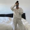 Conjunto de Roupa Esportiva da Moda com Padrão Bordado para Mulheres 2026 Novo Estilo Europeu e Americano Conjunto Casual Solto de Moletom e Calça