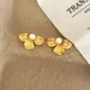 Exquisitos y Versátiles Pendientes de Flor de Concha para Moda de Nicho, Lujo Accesible Personalizado, Elegantes Retro de Gama Alta, Pendientes Diarios para Mujer