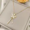 Tome um banho sem tirar o colar de borboleta feminino 2024 nova explosão corrente clavícula colar de diamante artificial pingente vermelho