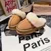 Sapatos peludos para usar ao ar livre, novos mocassins slip-on de bico fechado com sola grossa estilo coreano 2026, sapatos de algodão de neve estilo Birkenstock preguiçoso para mulheres