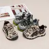Zapatos Deportivos de Exterior para Niños Estilo Papá 2026 Otoño Nuevo Estilo Transpirables para Niños Zapatos de Senderismo Antideslizantes Suela Suave Zapatos para Niños Zapatos Deportivos para Niñas
