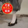 2026 Novos Sapatos Femininos de Outono Retrô com Bico Quadrado, Corte Baixo, Salto Bloco Grosso, Laço na Moda, Couro Macio, Confortáveis