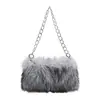 Bolsa de Ombro Feminina da Moda 2025 Inverno Nova Bolsa de Axila com Corrente Bolsa de Jantar Pelúcia de Alto Valor