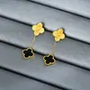 Nuevo Collar de Acero de Titanio con Trébol de Cuatro Hojas de Oro de 18 Quilates Conjunto de Tres Piezas de Collar, Pulsera y Pendientes de Flor de Cuatro Hojas para Mujer Collar de Nácar Venta al por Mayor