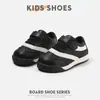 Zapatos de caminar para bebé con suela blanda para primavera y otoño, zapatos blancos antideslizantes y antipatadas para niños, zapatos transpirables de velcro para niñas