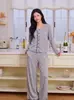 (Bunai VIP) Conjunto de pijama de três peças com design original para outono e inverno, com mangas compridas e calças compridas, moderno para mulheres, pode ser usado fora de casa