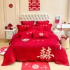 Conjunto de cama de quatro peças escovado e amigável à pele para casamentos, vermelho grande, capa de edredom com bordado chinês pesado requintado, conjunto para recém-casados