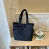 Bolsa de mano de algodón casual de gran capacidad para mujer, nueva moda de tendencia 2026, bolso de hombro acolchado de lona para el día a día