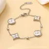Venta Caliente Transfronteriza Trébol de Cuatro Hojas Lujo Ligero Pulsera de Joyería de Mano de Trébol de la Suerte Acero de Titanio Lujo Ligero Sensación de Alta Gama Joyería Natural al por Mayor