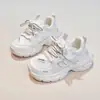 Tênis dad shoes para meninas, novo modelo de outono, tênis esportivo respirável de malha, tênis casuais de malha para crianças, leves, antiderrapantes, com sola macia